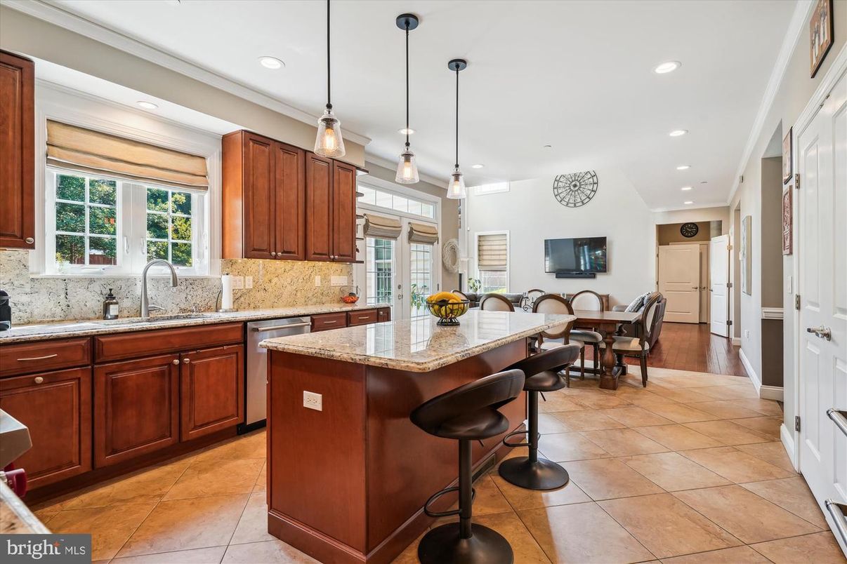 Dining room, Interior, Kitchen, Pendant Lights, Recessed Lighting, Stainless Steel Appliances