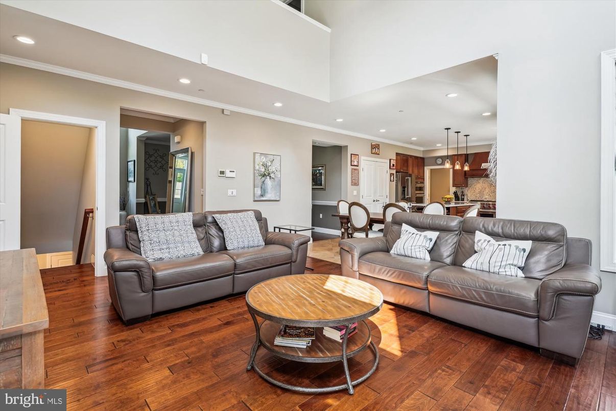 Dining room, Interior, Kitchen, Living room, Pendant Lights, Recessed Lighting, Wood Texture Flooring