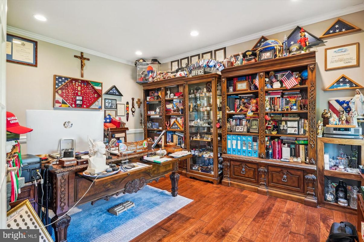 Home Office, Interior, Recessed Lighting, Wood Texture Flooring