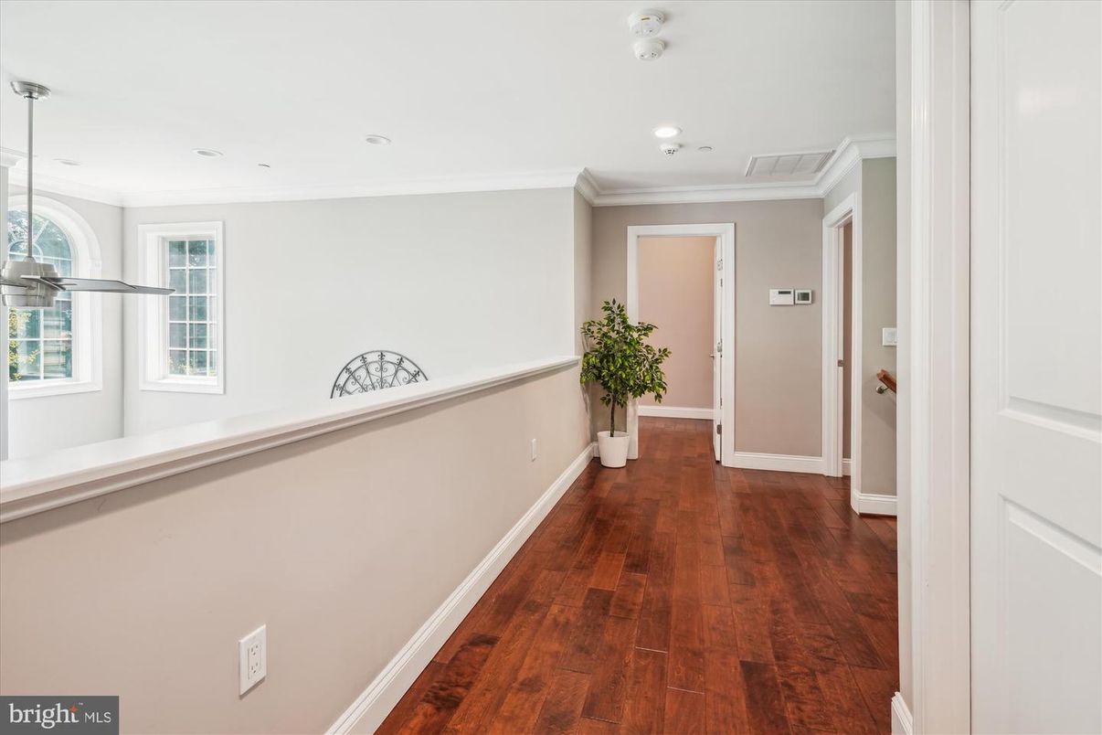 Interior, Pendant Lights, Recessed Lighting, Wood Texture Flooring