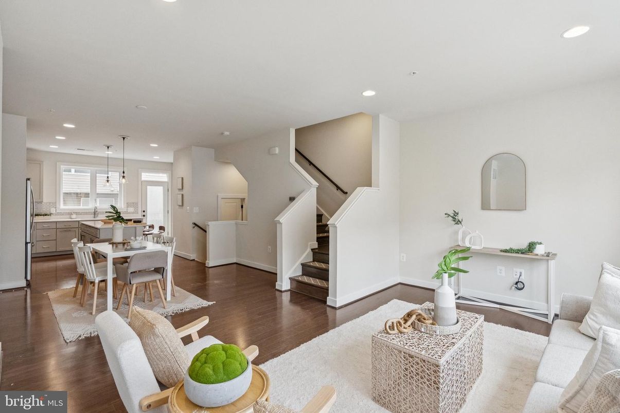 Dining room, Interior, Kitchen, Pendant Lights, Recessed Lighting, Wood Texture Flooring