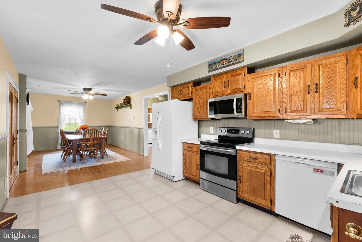 Dining room, Interior, Kitchen, Stainless Steel Appliances, Wood Texture Flooring