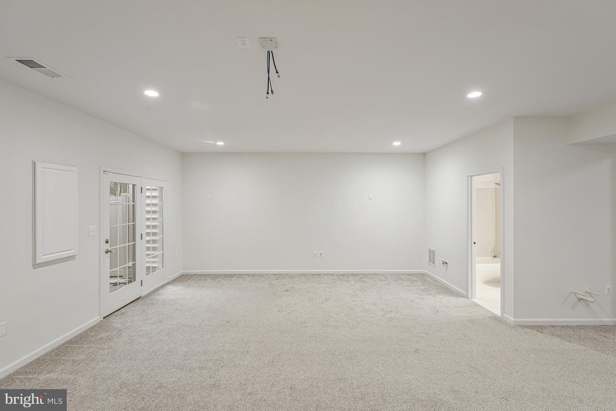 Empty room, Interior, Recessed Lighting