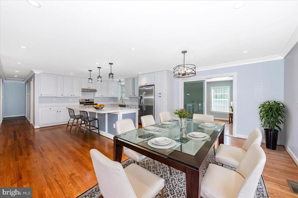 Dining room, Interior, Kitchen, Pendant Lights, Recessed Lighting, Stainless Steel Appliances, Wood Texture Flooring