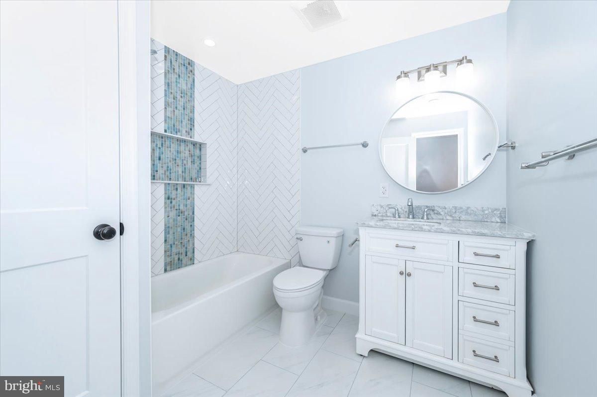 Bathroom, Interior, Recessed Lighting