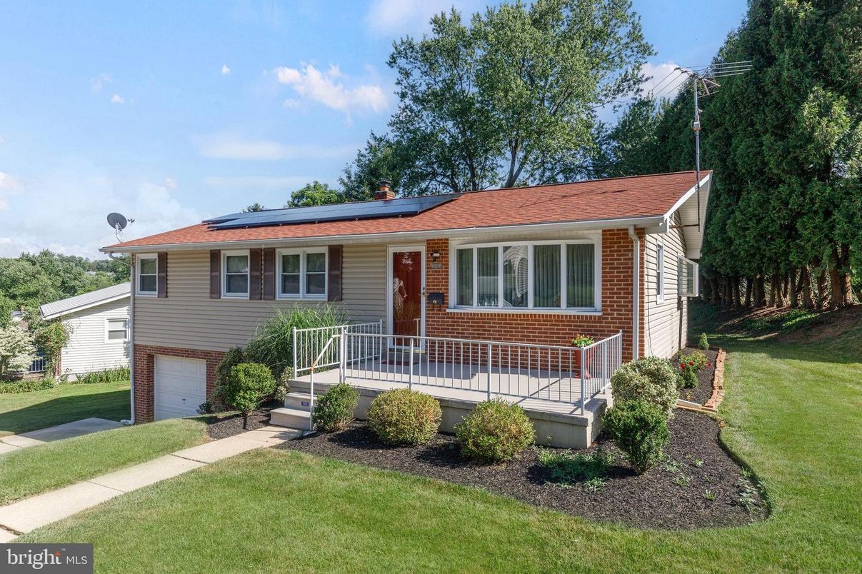 Attached, Exterior, Facade, Brick Facade, Solar Panels, Raised Ranch