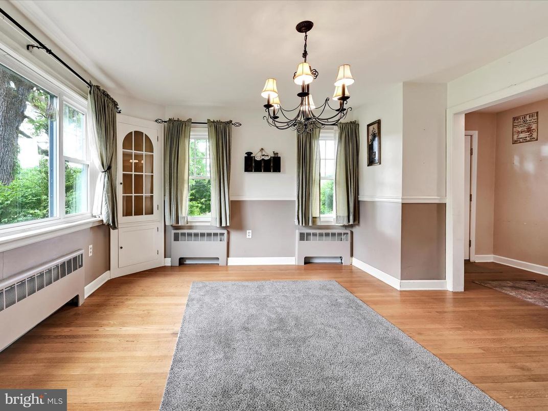 Chandelier, Empty room, Interior, Wood Texture Flooring