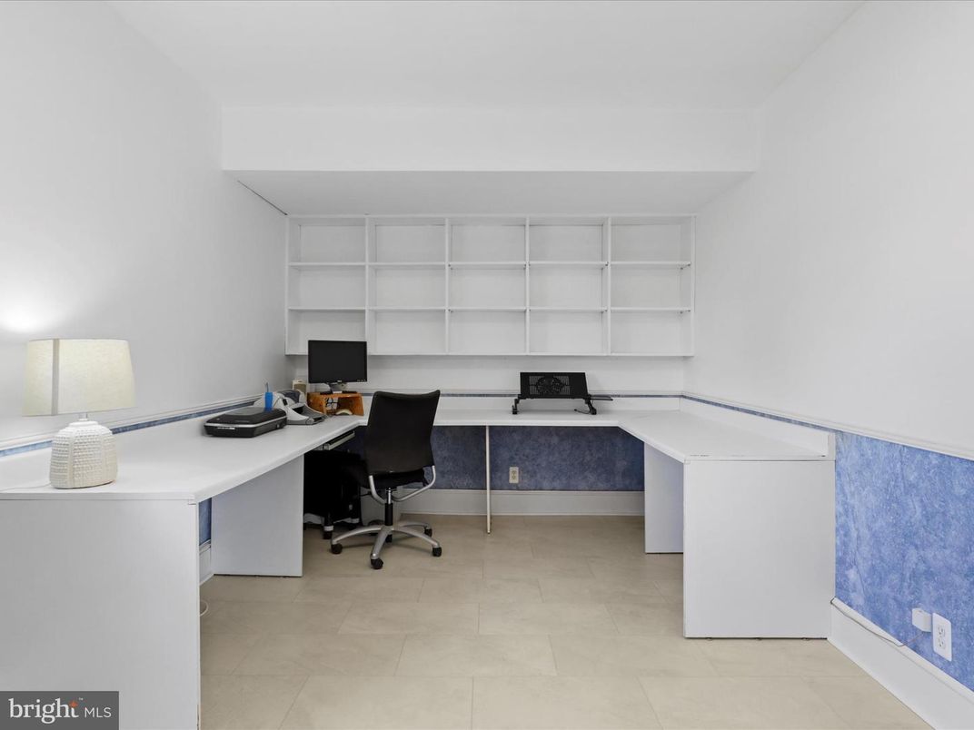Home Office, Interior