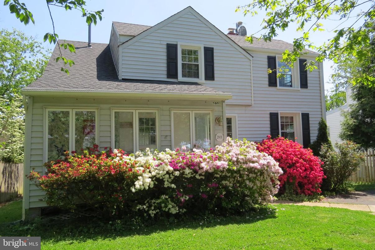 Exterior, Facade, Queen Anne Victorian