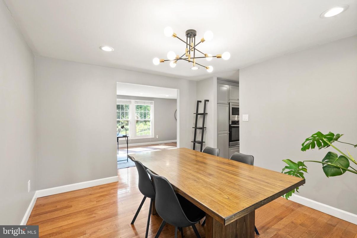 Dining room, Interior, Kitchen, Pendant Lights, Recessed Lighting, Wood Texture Flooring