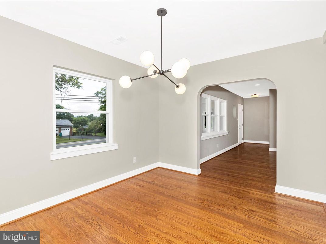 Empty room, Interior, Pendant Lights, Recessed Lighting, Wood Texture Flooring