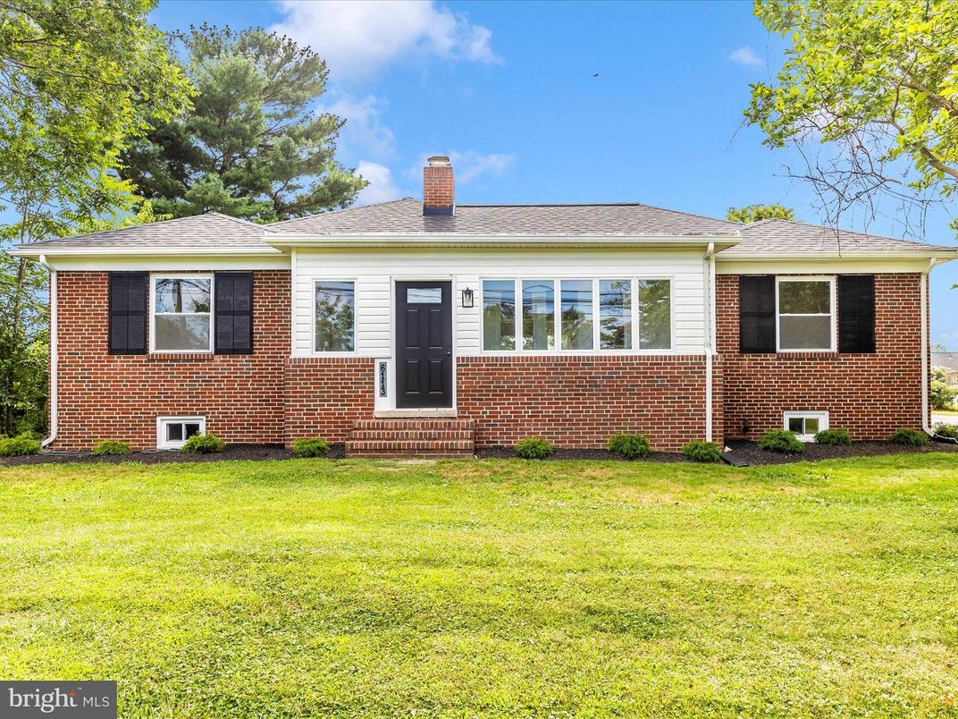 Backyard, Exterior, Facade, Brick Facade, Split Level