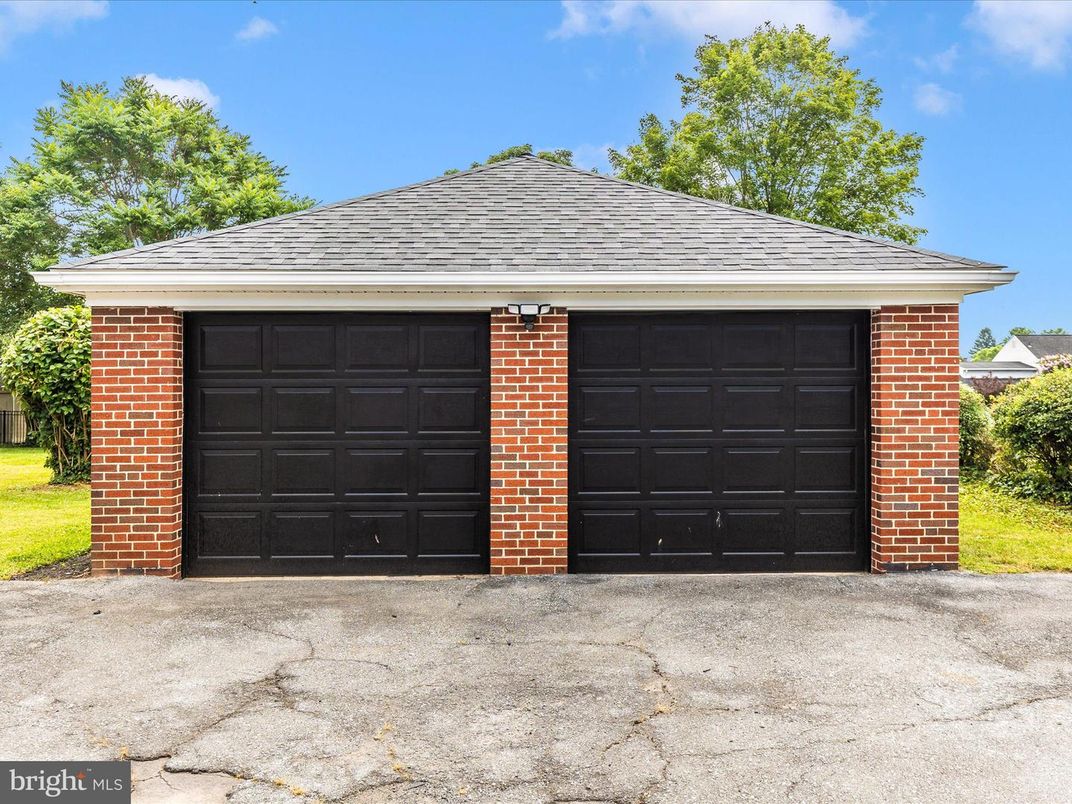 Detached Garage, Exterior