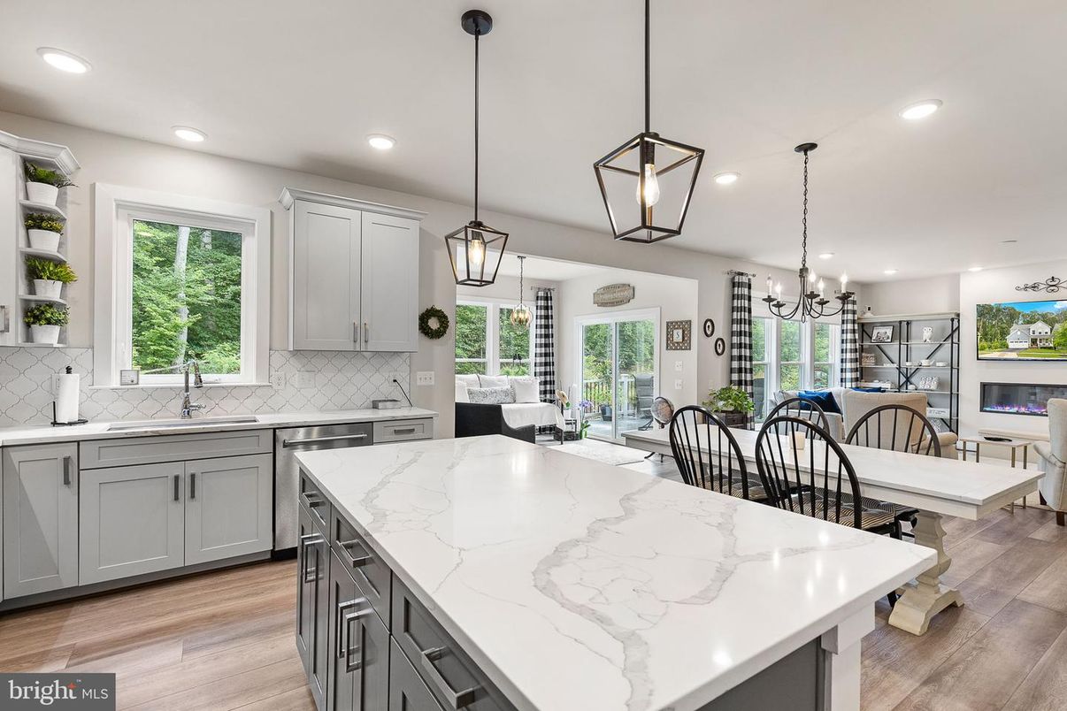 Dining room, Interior, Kitchen, Pendant Lights, Recessed Lighting, Wood Texture Flooring