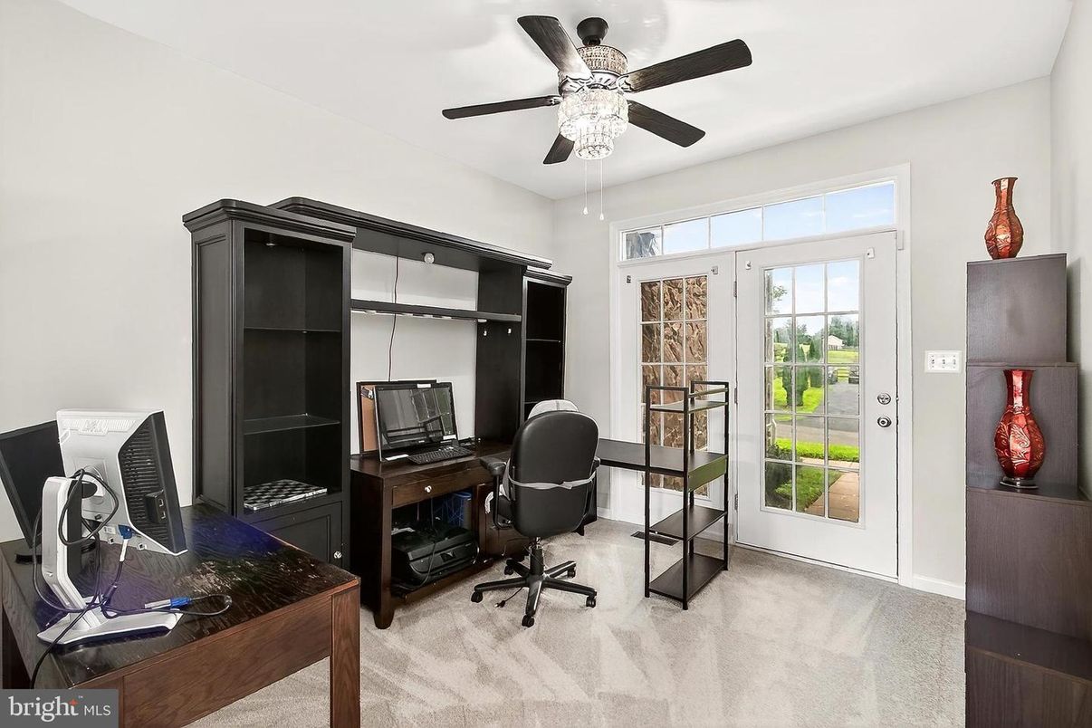 Home Office, Interior