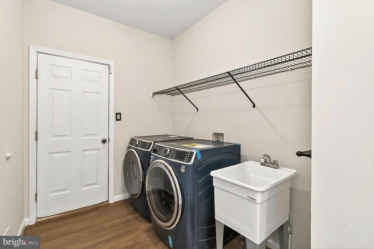 Interior, Washer, Wood Texture Flooring