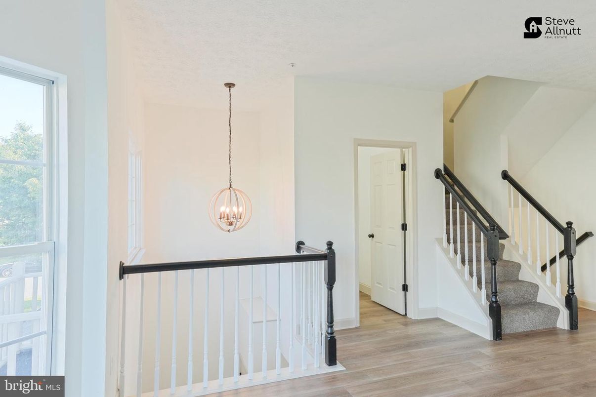 Interior, Pendant Lights, Wood Texture Flooring