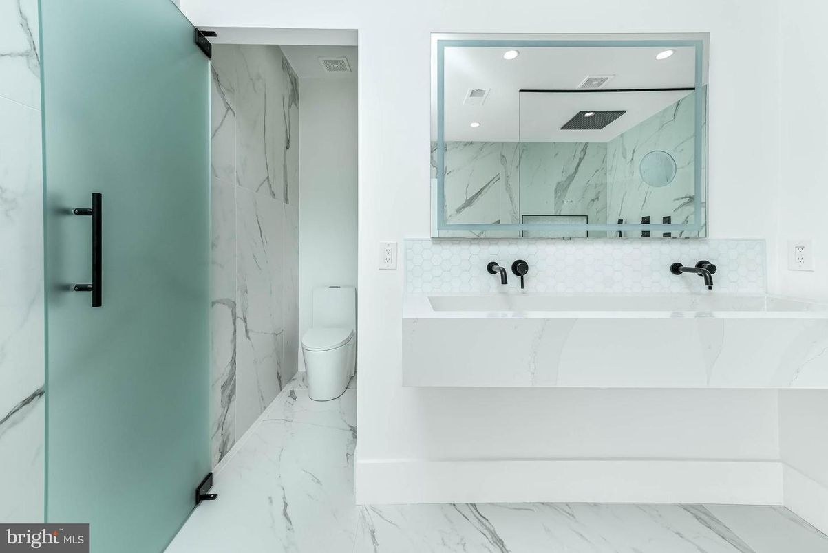 Bathroom, Interior, Marble, Marble Walls, Recessed Lighting