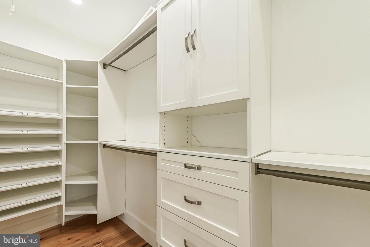 Interior, Recessed Lighting, Walk-in Closets, Wood Texture Flooring