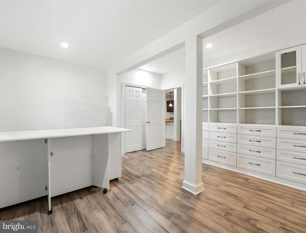 Interior, Recessed Lighting, Walk-in Closets, Wood Texture Flooring
