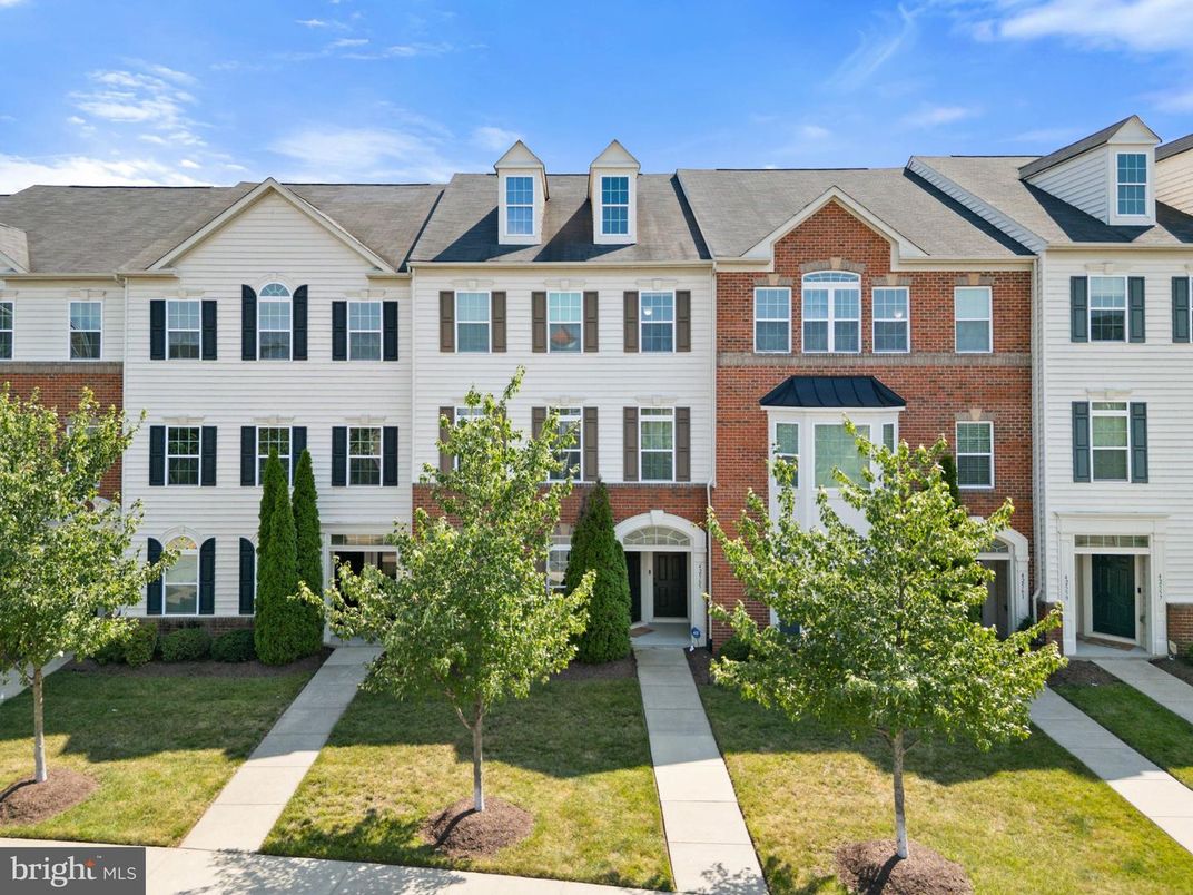 Exterior, Facade, Brick Facade, Georgian