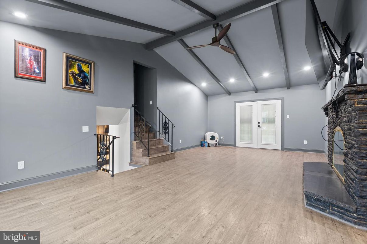 Interior, Recessed Lighting, Wood Texture Flooring