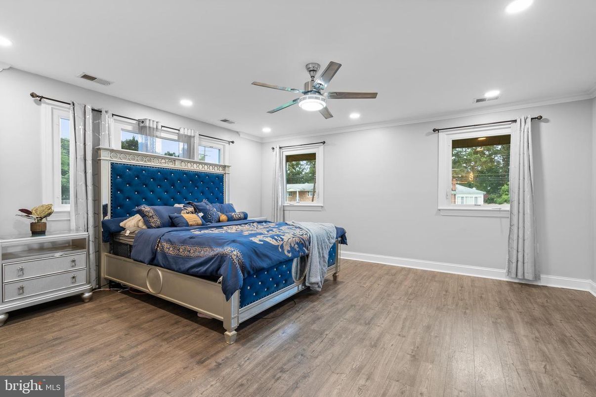 Bedroom, Interior, Recessed Lighting, Wood Texture Flooring