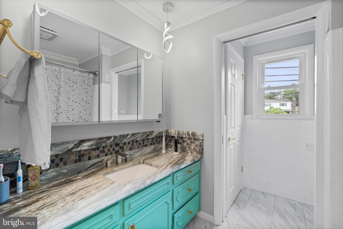 Bathroom, Interior, Marble, Pendant Lights