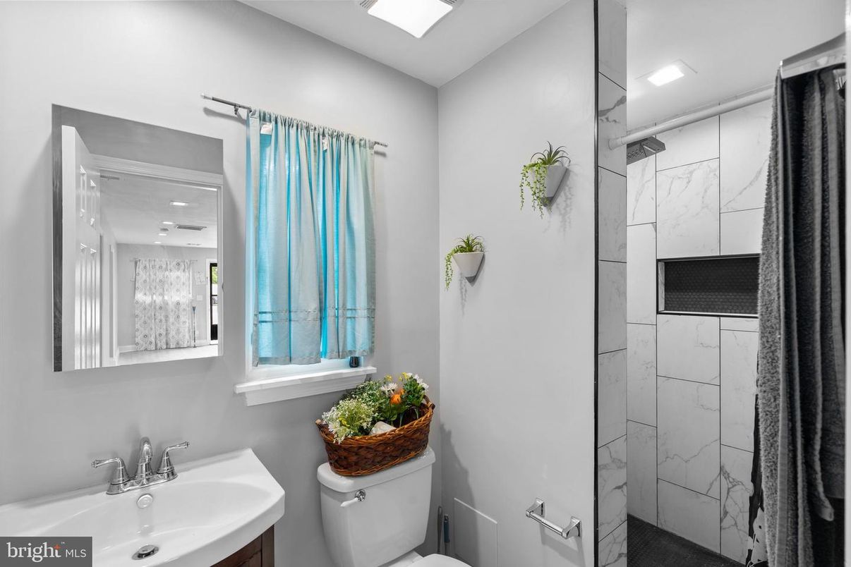 Bathroom, Interior, Marble Walls, Recessed Lighting
