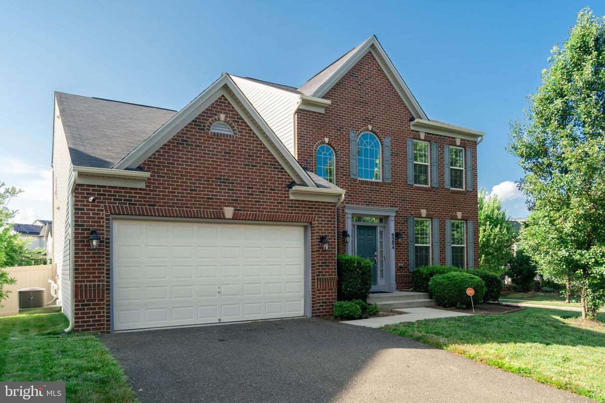Attached, Exterior, Facade, Brick Facade, Brick Traditional