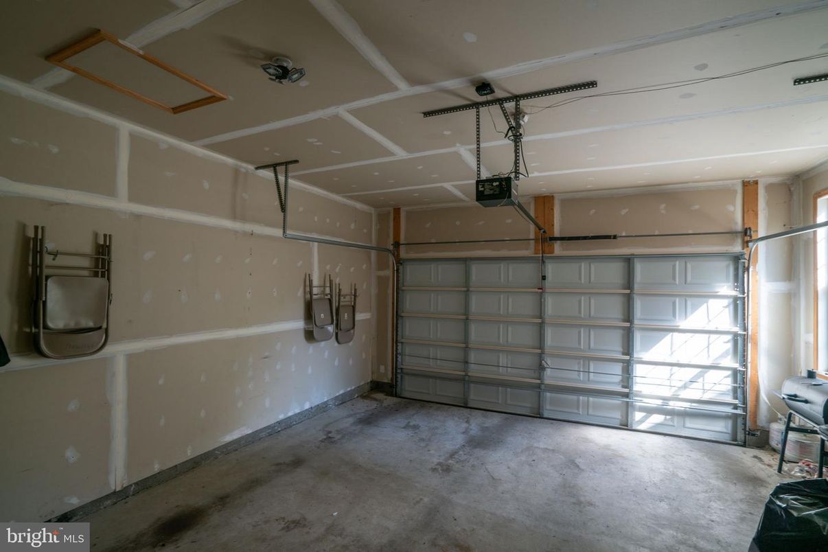 Garage, Interior