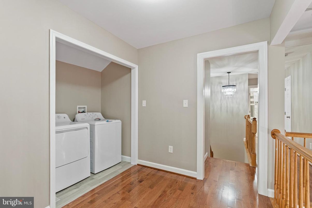 Interior, Utility Closets, Washer, Wood Texture Flooring