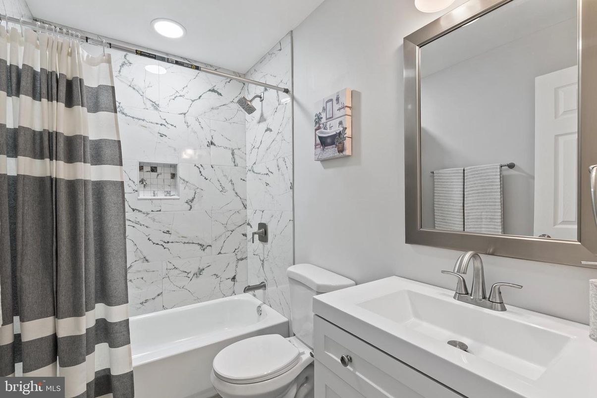 Bathroom, Interior, Marble Walls, Recessed Lighting
