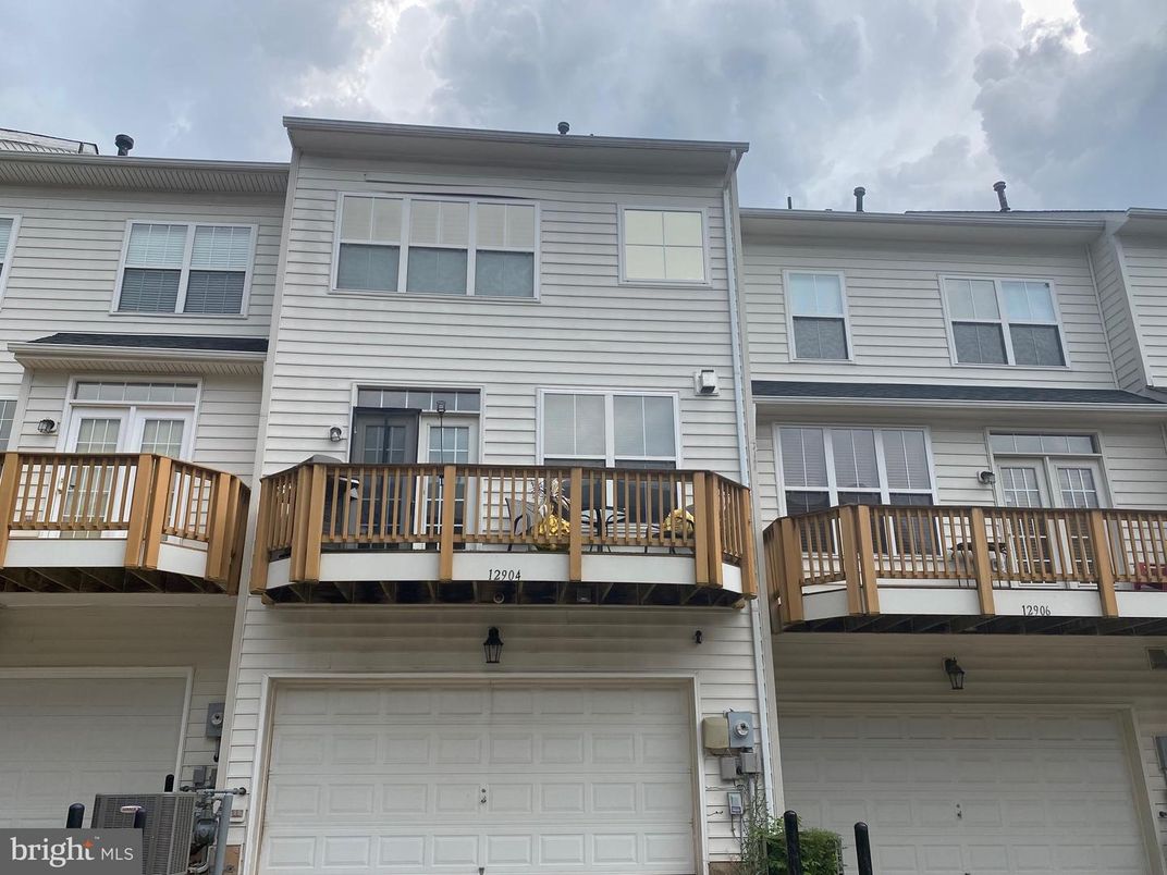 Attached, Exterior, Facade, Rowhouse