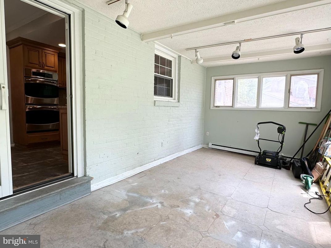 Empty room, Fitness Equipment, Interior, Stone Walls