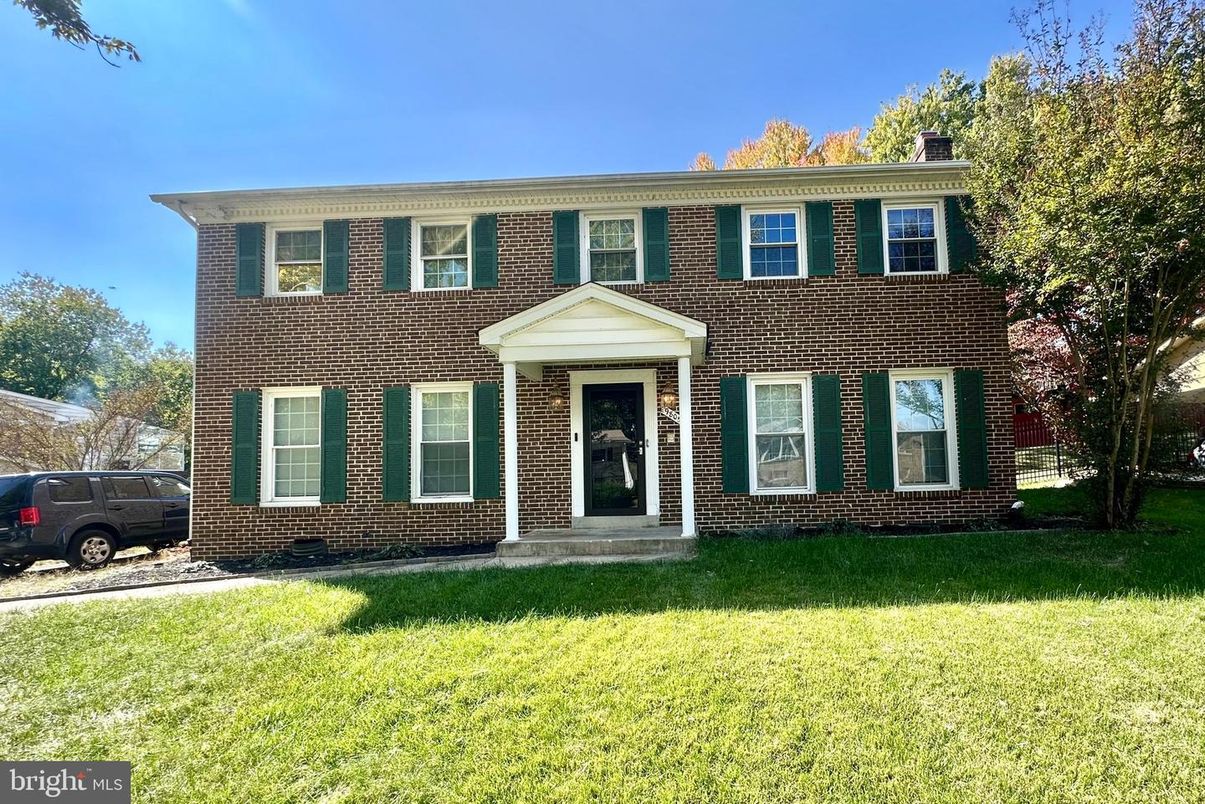 Exterior, Facade, Brick Facade, Georgian