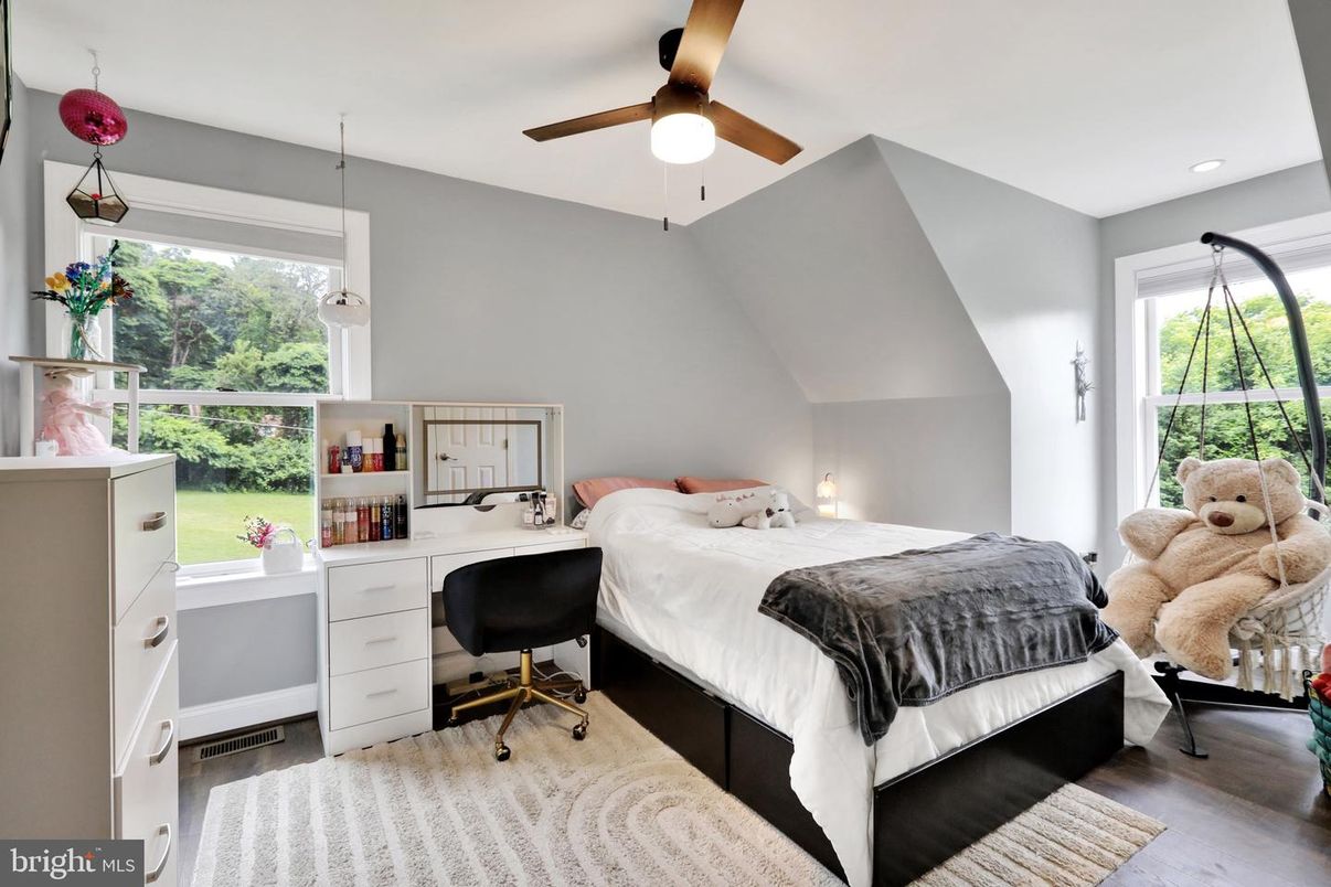 Bedroom, Home Office, Interior, Pendant Lights, Recessed Lighting, Wood Texture Flooring