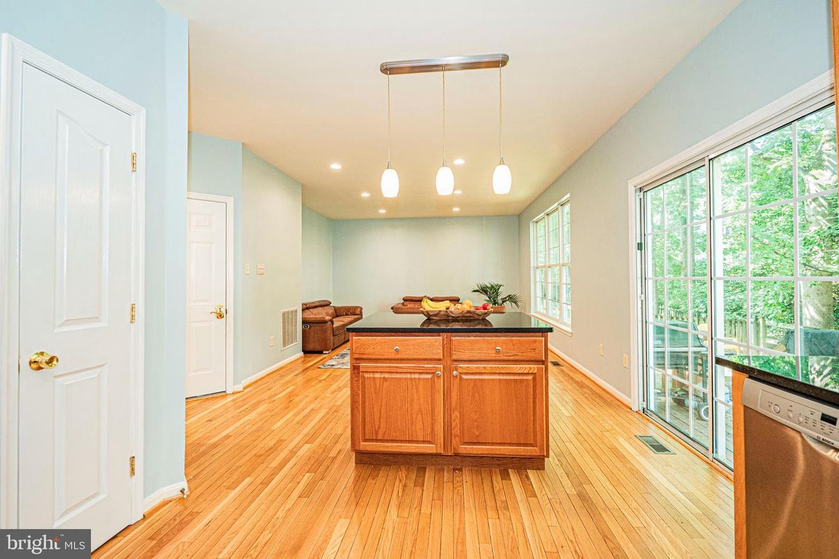 Interior, Pendant Lights, Recessed Lighting, Wood Texture Flooring