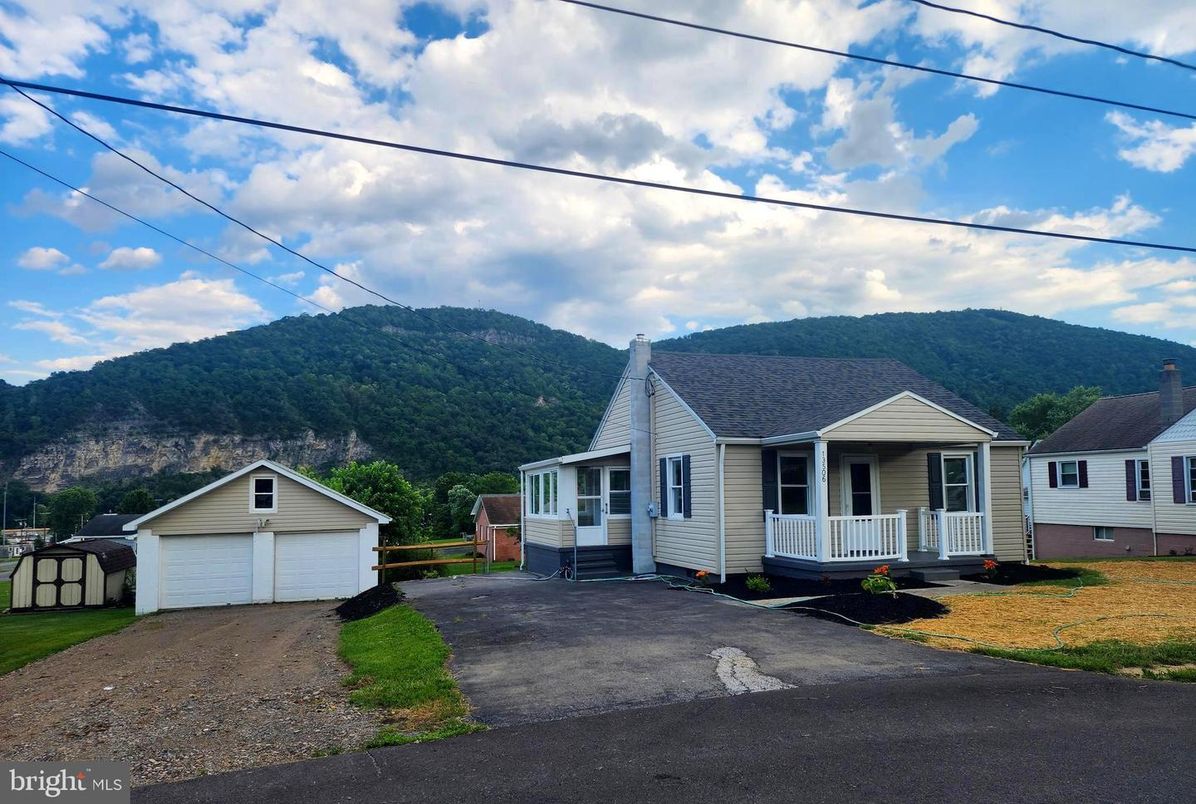 Detached Garage, Exterior, Facade, Cape Cod