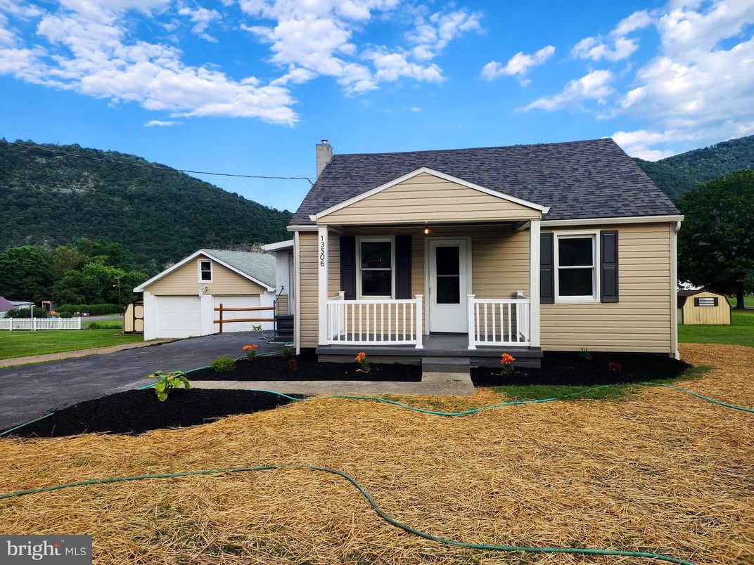 Detached Garage, Exterior, Facade, Cape Cod