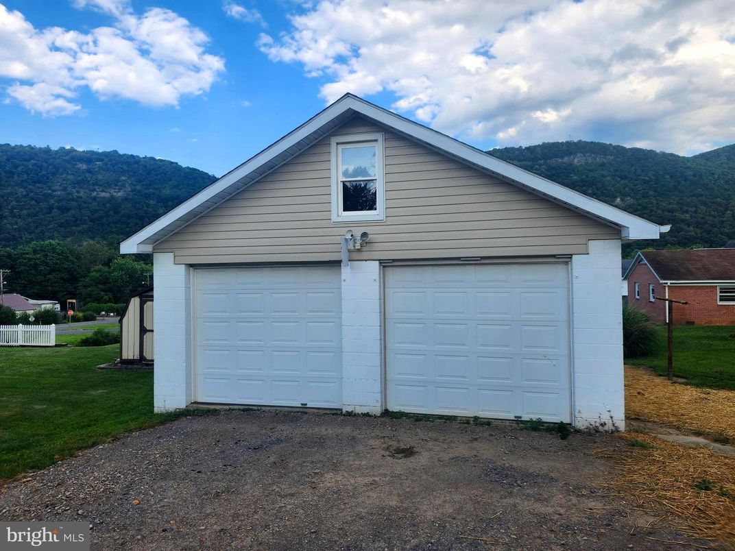 Detached Garage, Exterior