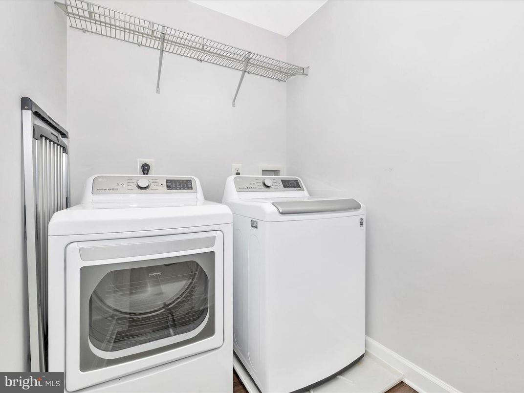 Interior, Washer, Wood Texture Flooring
