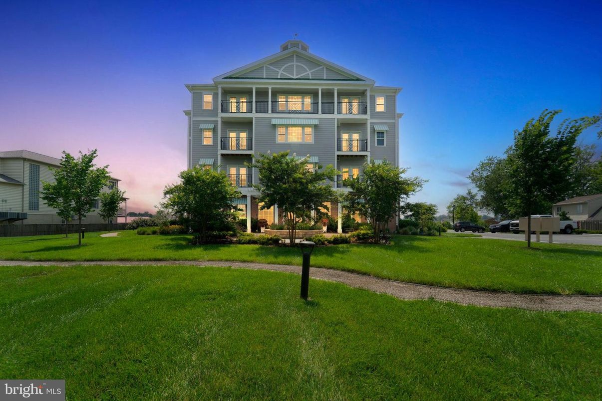 Backyard, Exterior, Facade, Condo Building