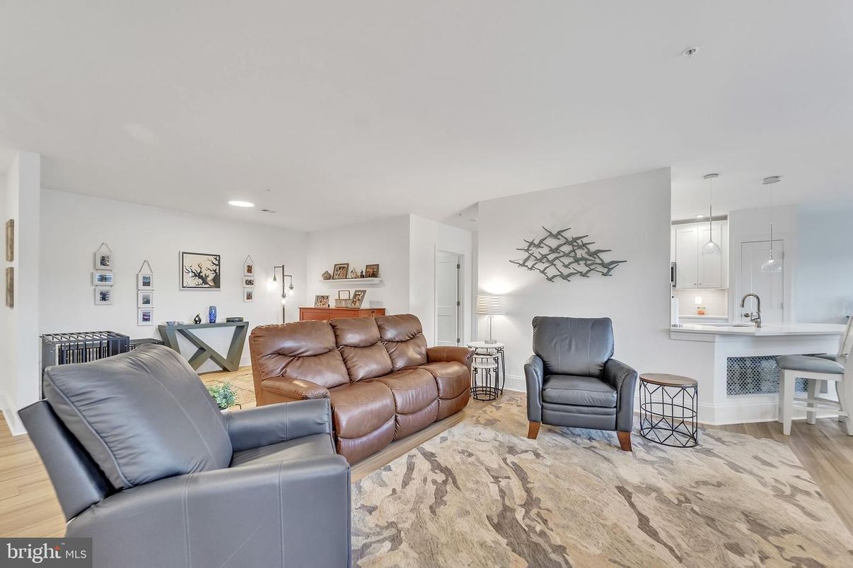 Interior, Living room, Pendant Lights, Recessed Lighting, Wood Texture Flooring