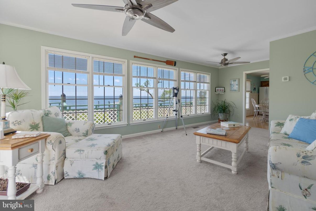 Interior, Living room, Water