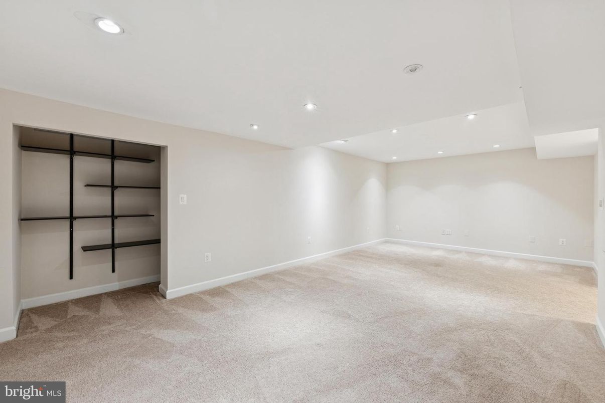 Empty room, Interior, Recessed Lighting