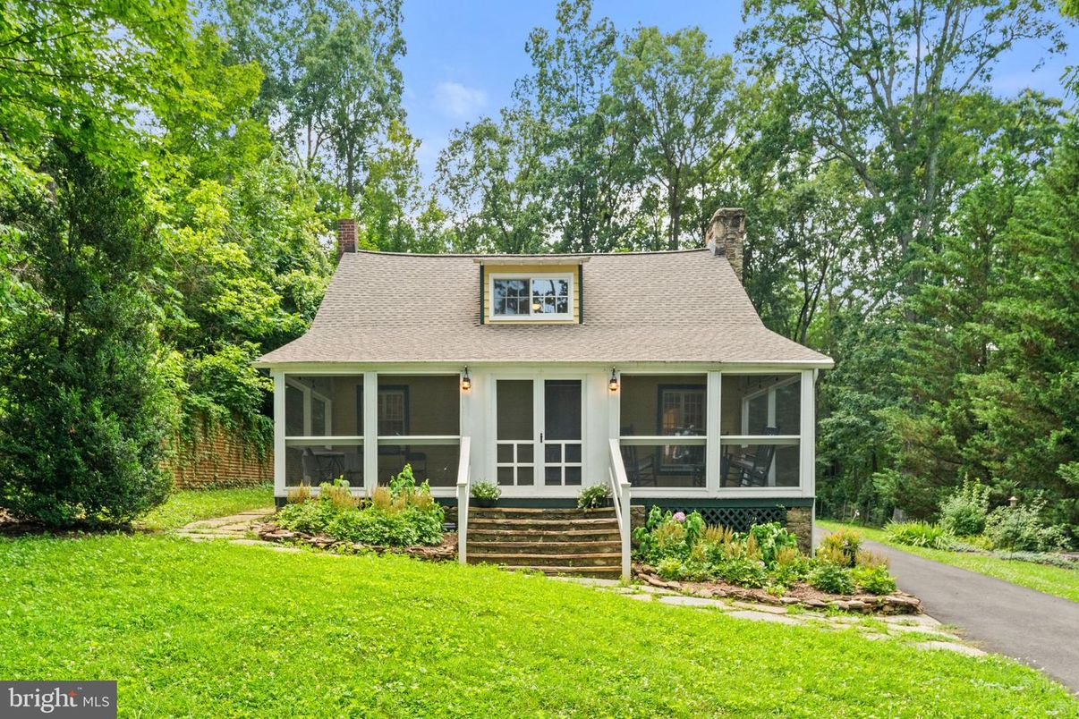 Backyard, Exterior, Facade, Cape Cod