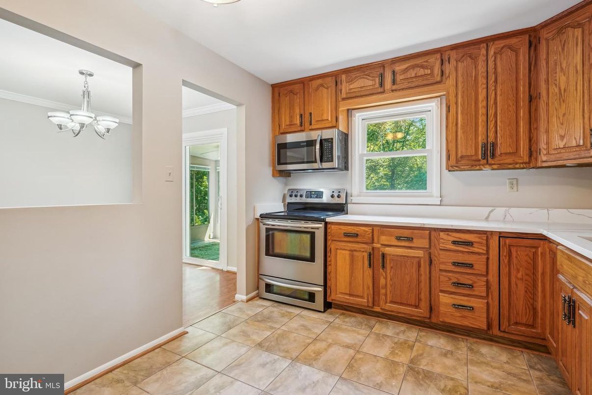 Chandelier, Interior, Kitchen
