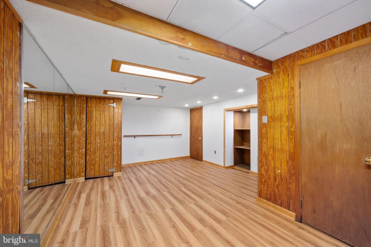 Empty room, Interior, Recessed Lighting, Wooden Beams, Wood Texture Flooring, Wooden Walls