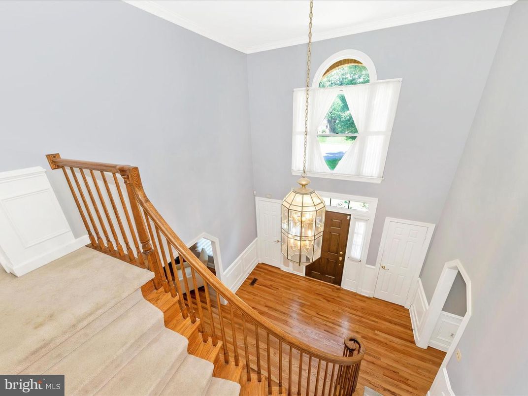 Interior, Pendant Lights, Wood Texture Flooring